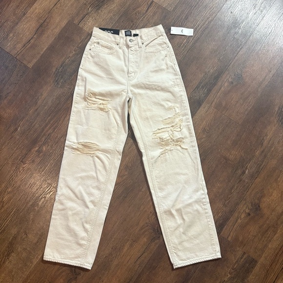 BDG Vintage Feel High-Waisted Distressed Baggy Jean nwt - Picture 2 of 4
